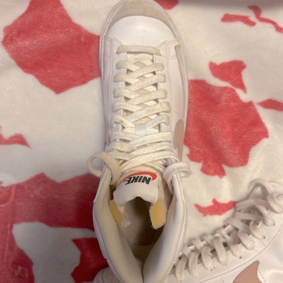 baby pink nike blazers! - Picture 2 of 3